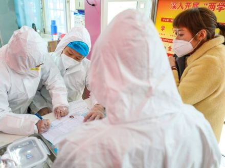 В Китае за сутки число заболевших коронавирусом увеличилось на треть